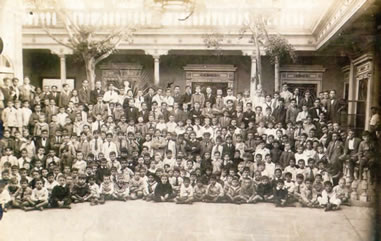 10 de junio de 1919: Alumnos del Colegio Alemán en la calle “Botica de San Pedro”