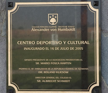 En julio de 2005 se inaugura el nuevo Centro Cultural y Deportivo en Huampaní